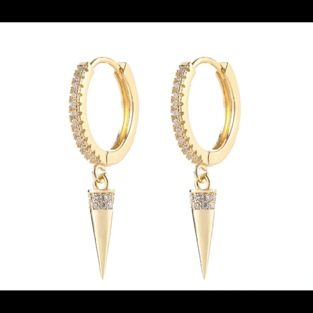 *NEW* 18k Spike Circle Hoop Earrings - Picture 2 of 5